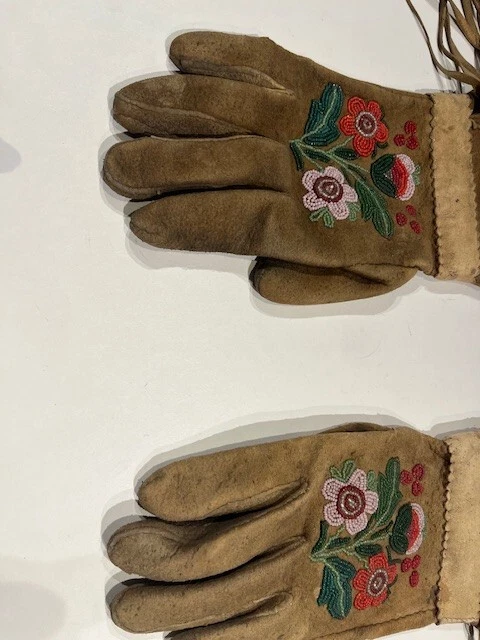 Guantes decorativos con cuentas indios Sioux usados Foto 2 de 4