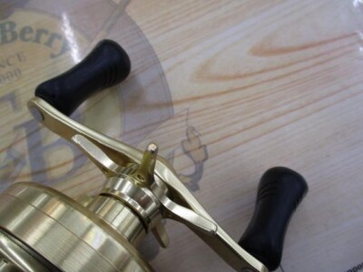 Shimano's 14 CALCUTTA CONQUEST 201 LH Bait Casting Reel big game