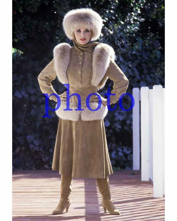 DYNASTY #6077,JOAN COLLINS,WEARING A FUR COAT,the colbys,8x10