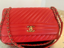 Chanel Classic flap bag in red lambskin in a good condition