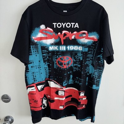 Toyota Supra MK III 1986 T-Shirt Size L - Red JDM Retro Cityscape Graphic Tee