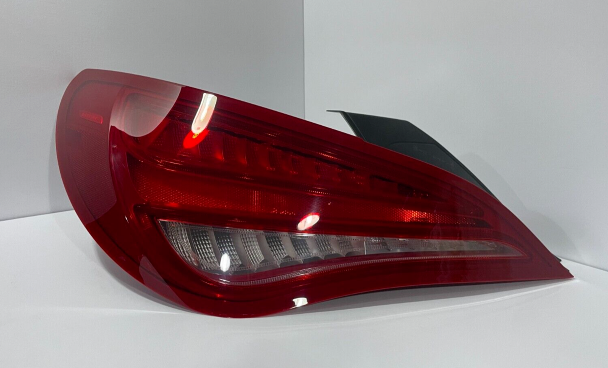 2014 - 2016 MERCEDES W117 CLA250 CLA45 AMG LEFT SIDE TAIL LIGHT