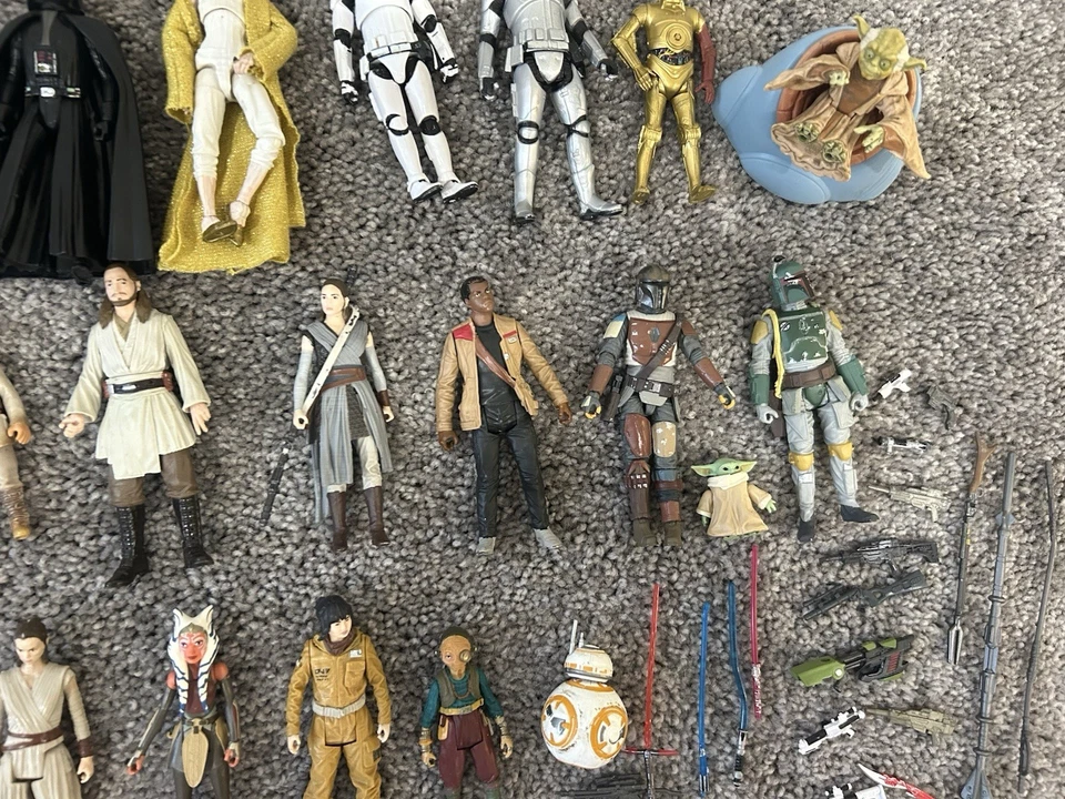 Star Wars Action Figures (late 90’s and 2000’s) Lot of 35 w/Accessories  - Image 2 of 4