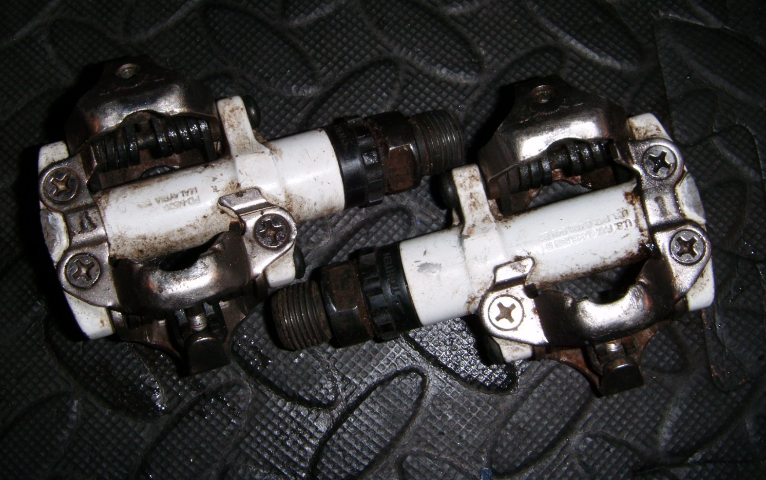 Shimano SPD Clipless road mountain bike pedals white