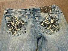 ~~Miss Me Womens Size 30 Jean Capris Style JE6073EC2 EASY CROP Bling Frays