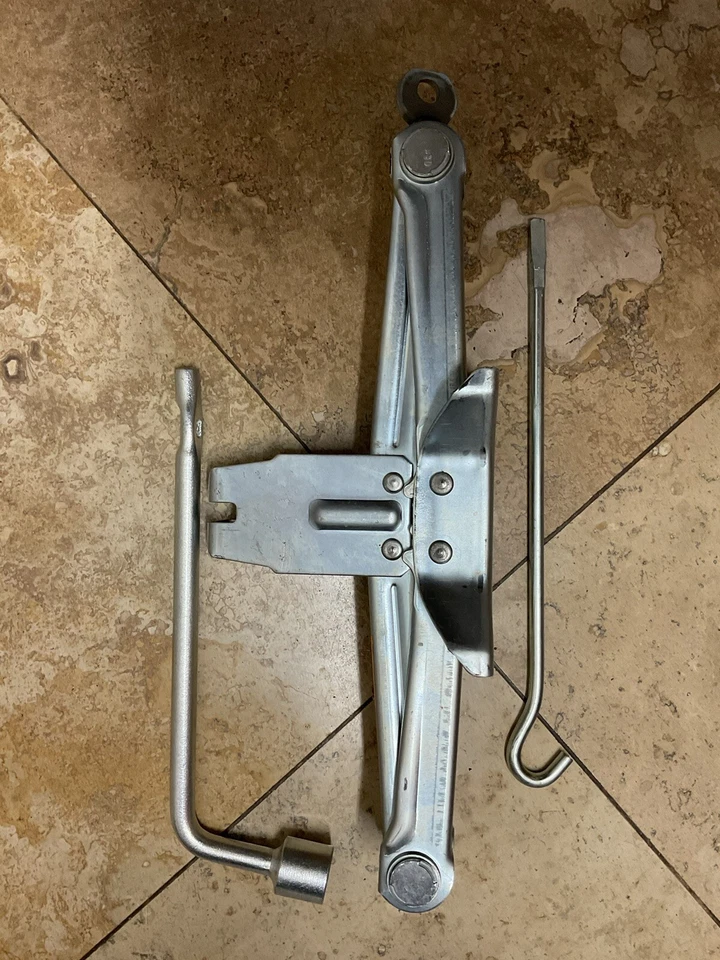 Macaco Nissan Rougue Murano 2008-2014 com ferramentas de chave fabricante de equipamento original - Imagem 4 de 4