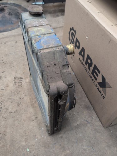 Radiator Ford 2000 3600 5610 4000 6610 3000 2600 4110 4600 fits Farmtrac - Picture 4 of 6