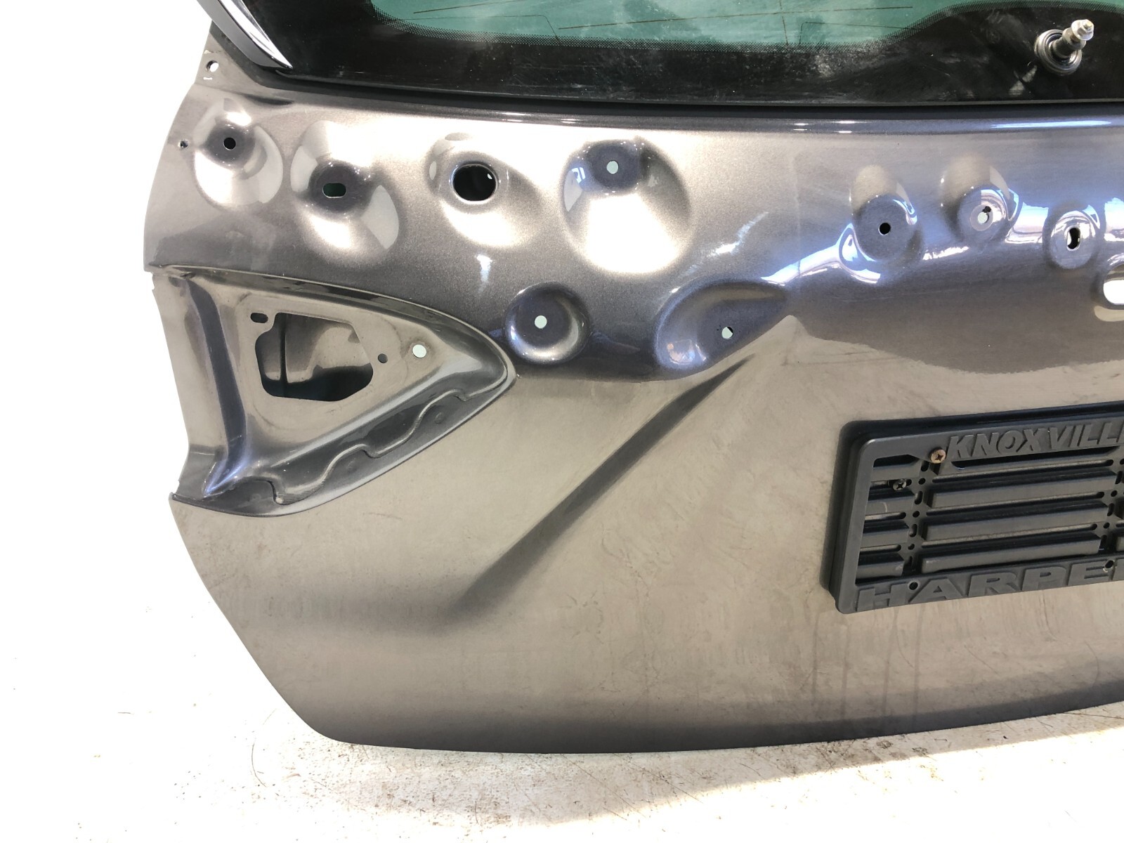 2017-2020 MASERATI LEVANTE REAR TRUNK LID LIFTGATE W/ GLASS OEM GRAY METALLIC.