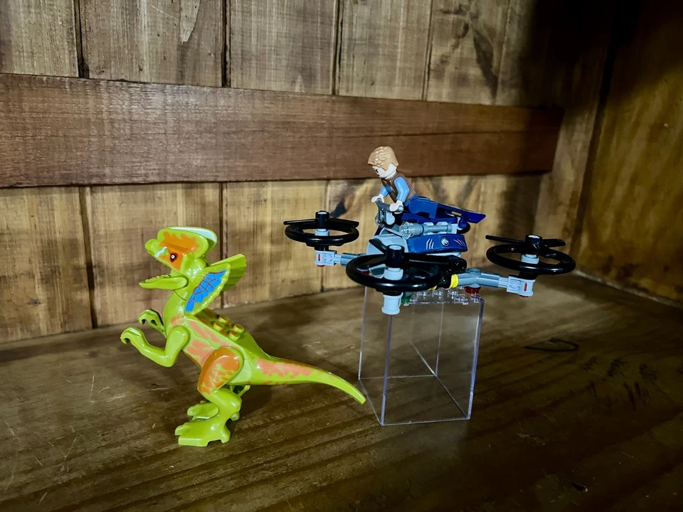 LEGO Jurassic World Lot Hovercraft w/Owen Grady & Dilophosaurus Dinosaur  - Image 2 of 4
