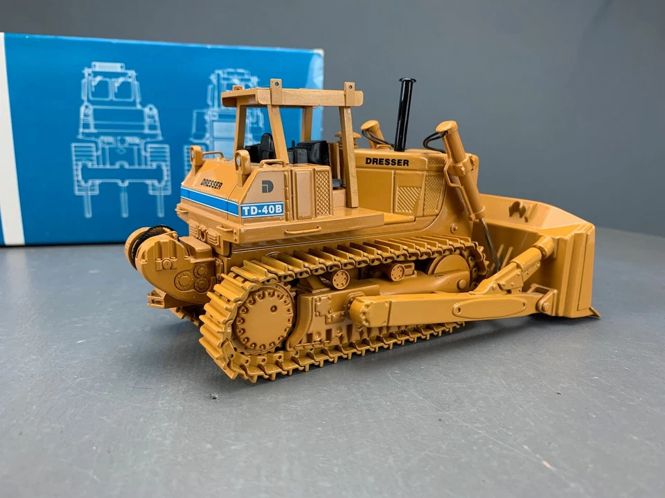 1:48 CCM Dresser TD-40B Track Type Tractor W/Winch O1397 LZ - Image 4 of 4