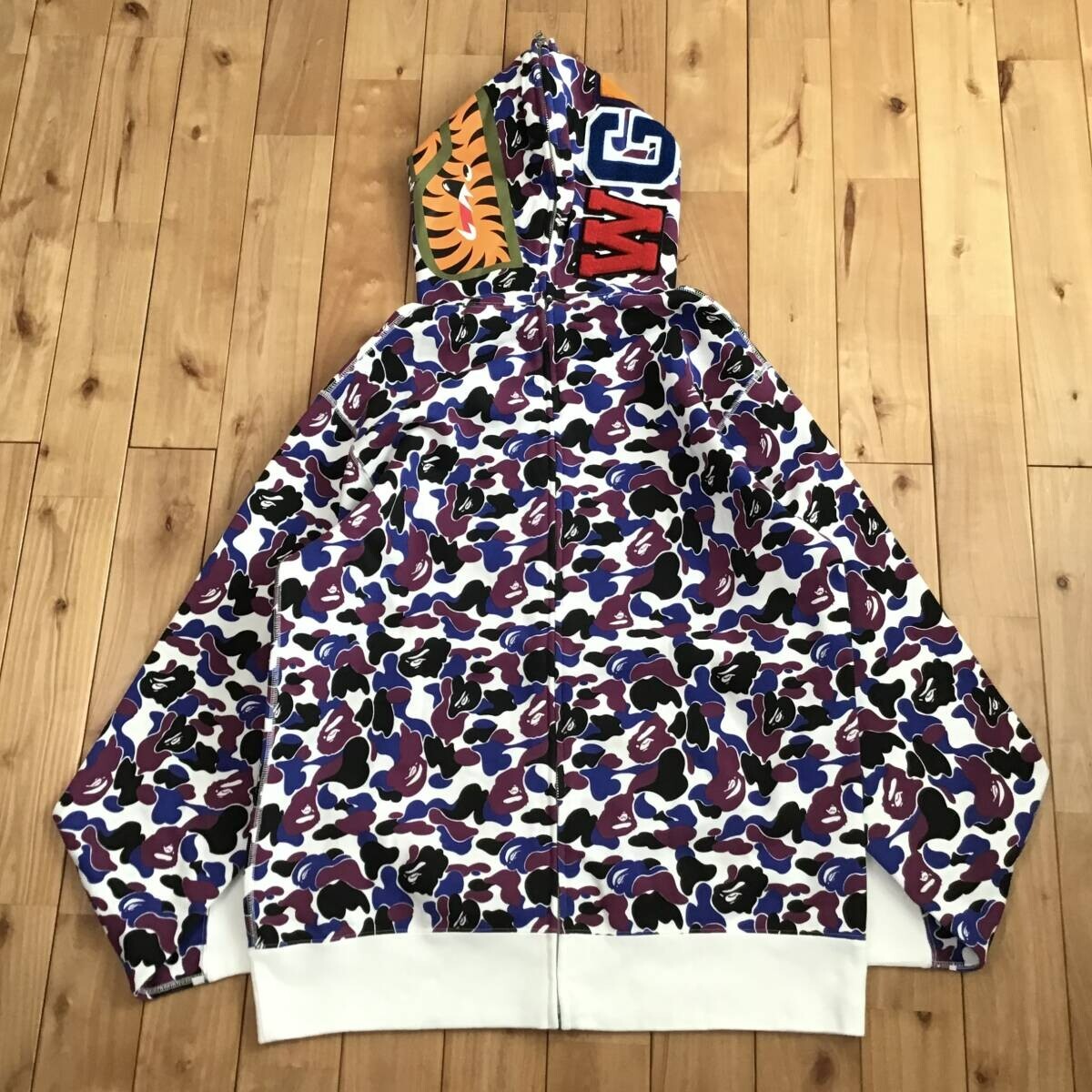 香港14周年限定 BAPE Hong Kong 14th Anniversary Shark Hoodie 香港14周年限定 BAPE Hong Kong 14th Anniversary Shark Hoodie