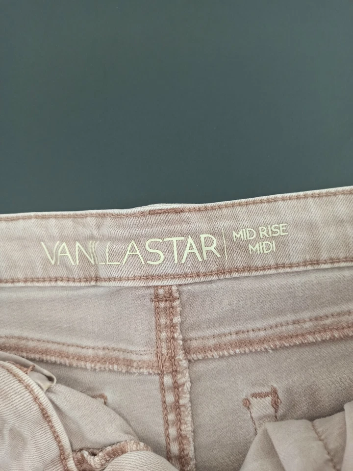 Vanilla Star Shorts Mid Rise Midi 3 - Image 4 of 4