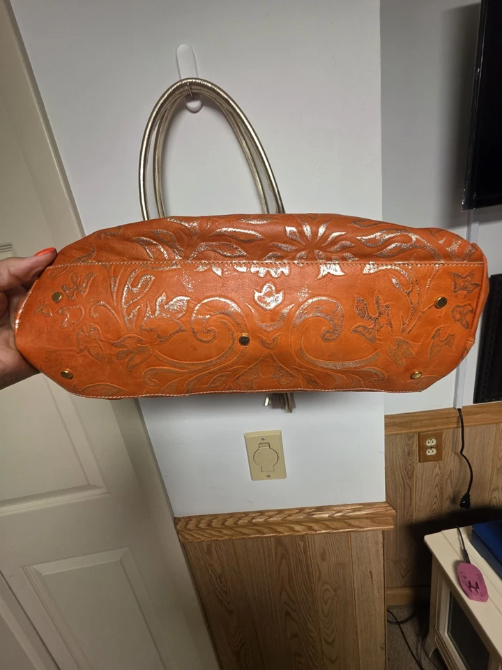 Bolso de Mano Cavalcanti Naranja y Cuero Metálico Floral Remolino Foto 3 de 3