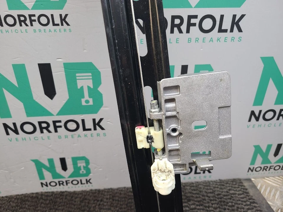 Mercedes C238  E-class Window Regulator Front Left - Image 4 of 4