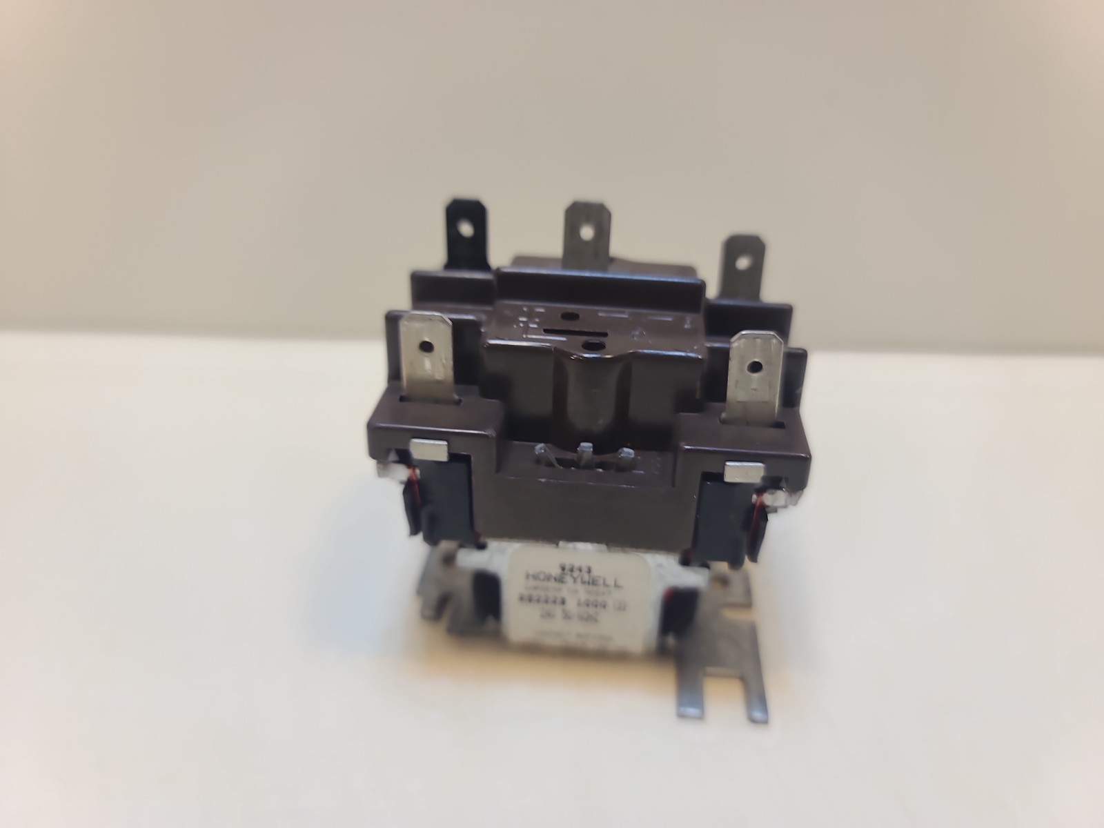 Honeywell Relay 9243 / R822B1000 – 24V, 50/60 Hz Control Relay