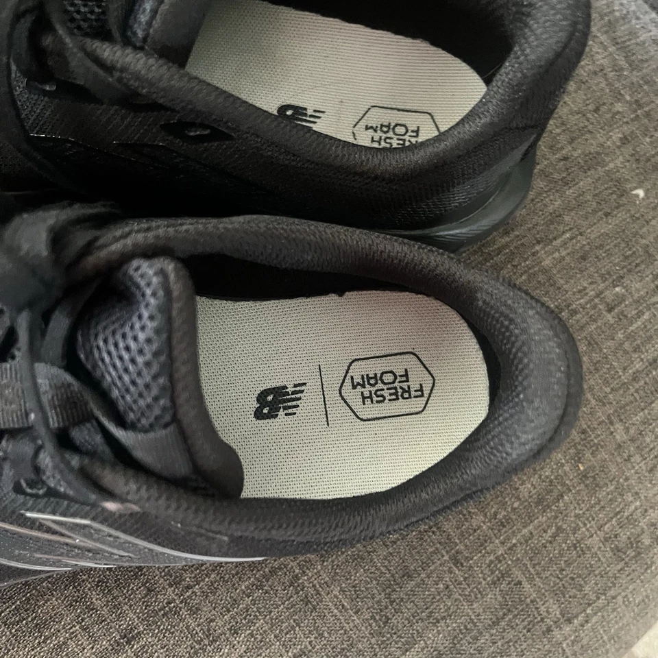 Tênis de corrida New Balance 520 v9 feminino 8,5 de largura preto - Imagem 3 de 4