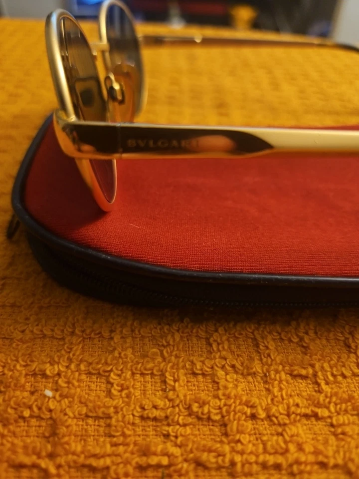 Gafas de sol vintage Bvlgari 601 106 135 marco dorado negro hecho en Italia con estuche Foto 3 de 4
