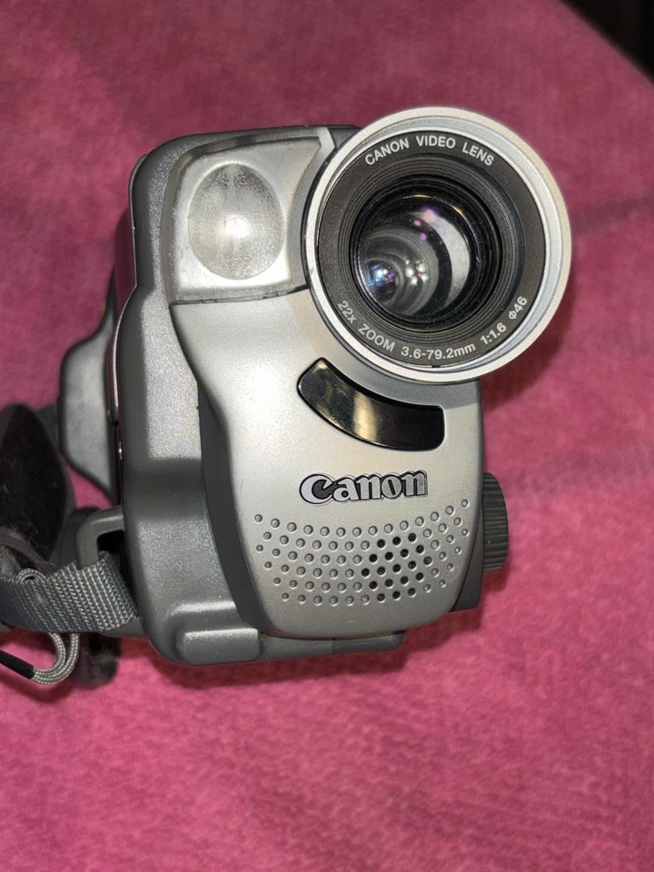 Canon ES8200V Hi8 Video 8 Camcorder Videocamera. Untested - Image 4 of 4