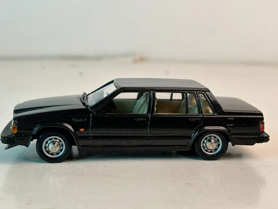 Rob Eddie (Brooklin) масштаб 1:43 #32, 1987 Volvo 740GL седан с коробкой - Изображение 2 из 4