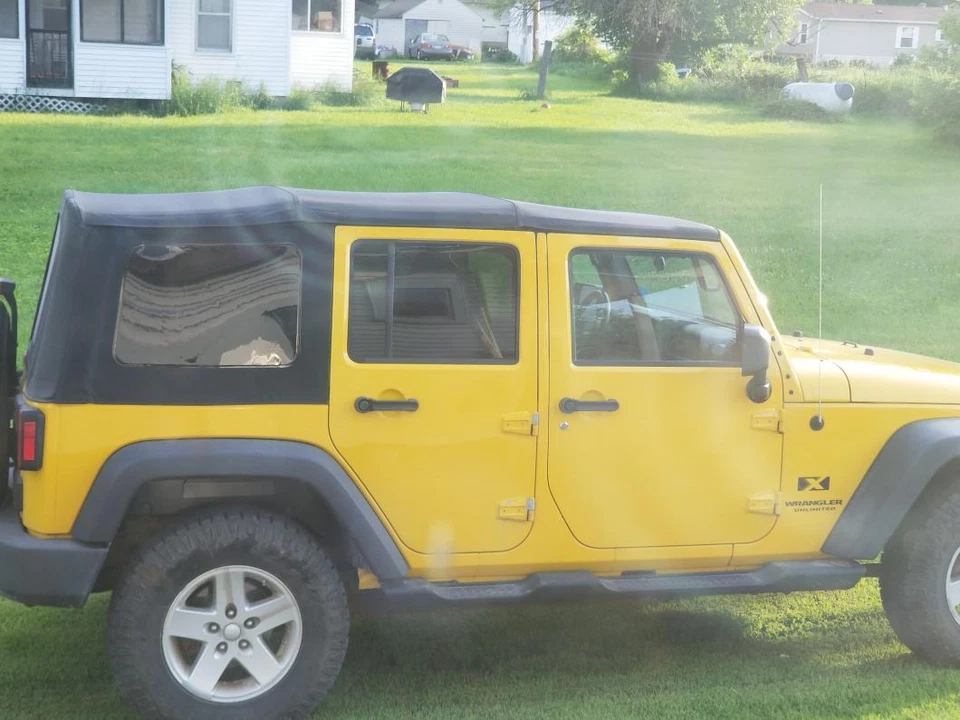 Smittybilt 9080235 OEM Replacement Soft Top for 2007-2009 Jeep Wrangler JK 4 Dr - Imagem 3 de 4