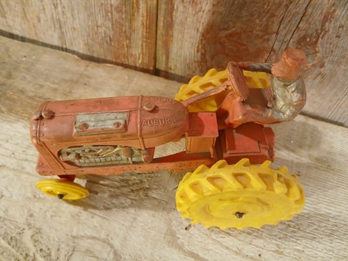 Antico Auburn anni 50 n. Trattore in gomma 572 "Rosso e Giallo" con agricoltore - Foto 10 di 11
