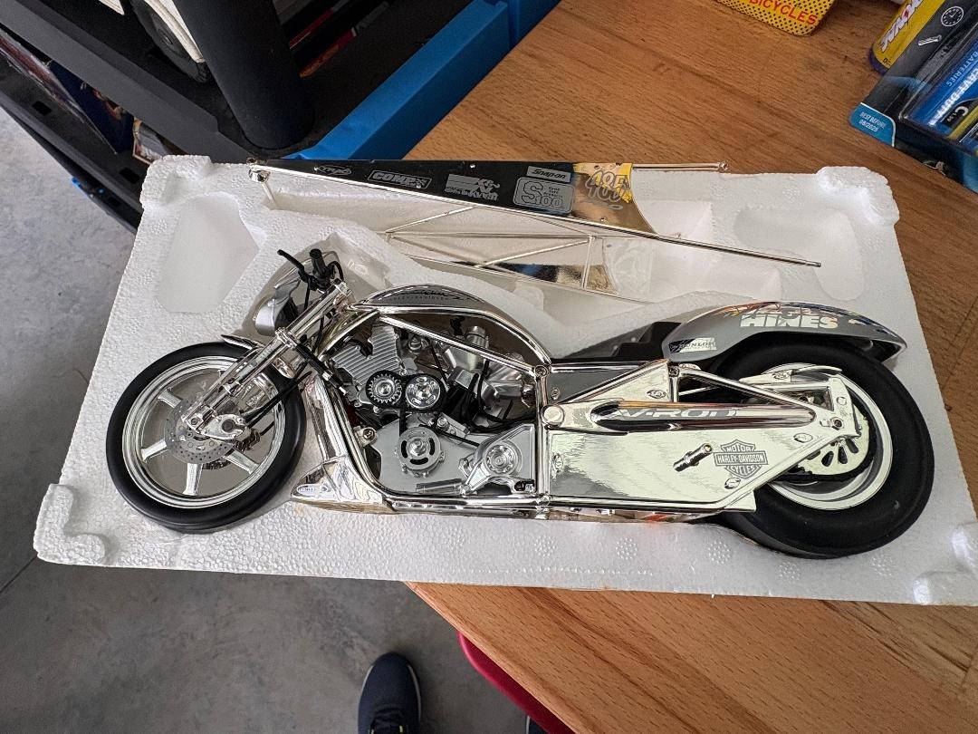 Harley Davidson VROD Die Cast Screamin / Vance & Hines Pro Stock