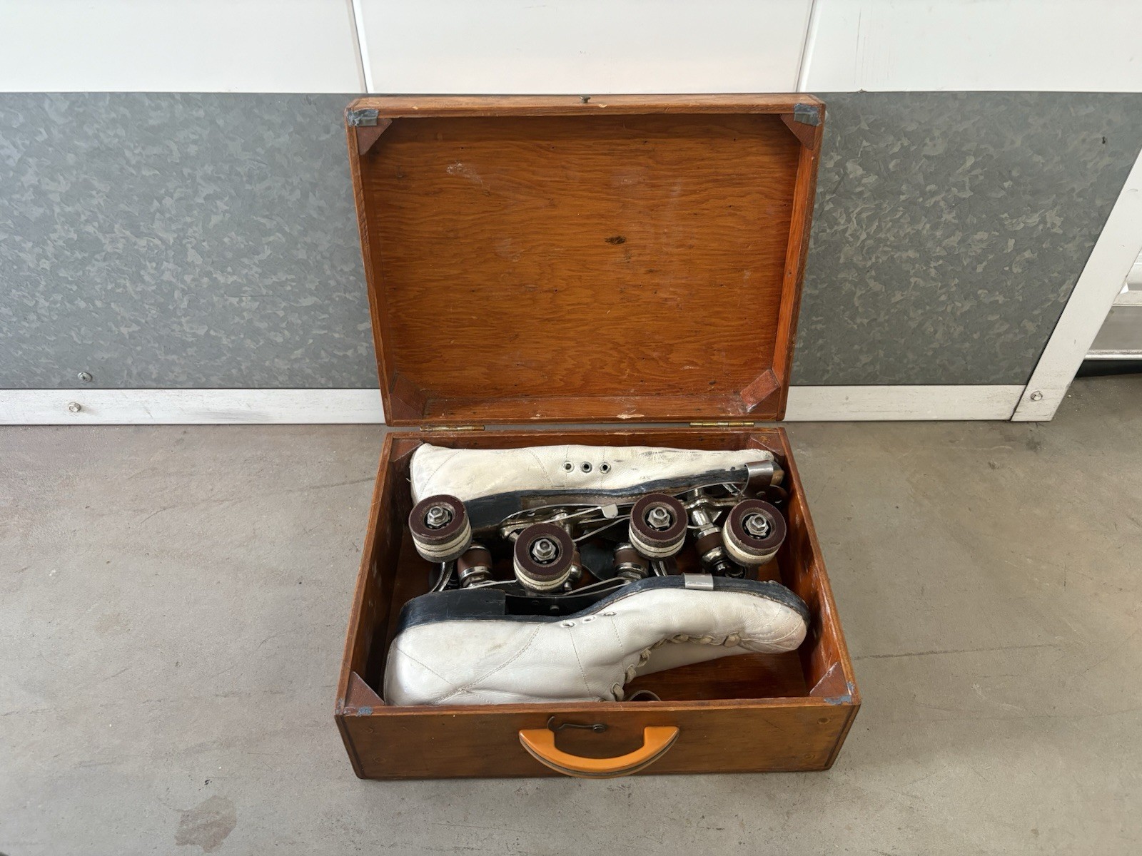 🔥 Vintage 1940 WWII Hawaiian TATTOO Tiki HAWAII Folk Art ROLLER DERBY Skate Box