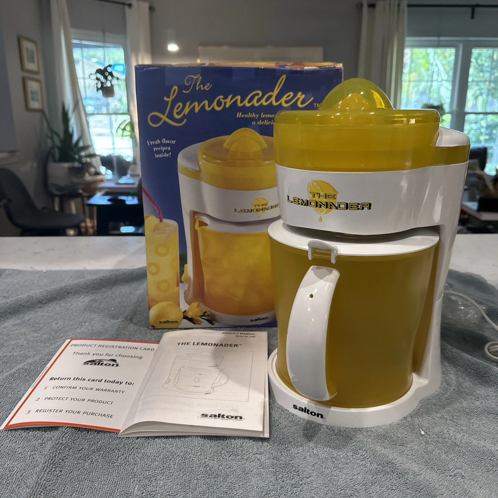 THE LEMONADER by Salton Homemade Fresh Quick Easy Lemonade Maker 2.5 Quart NIB