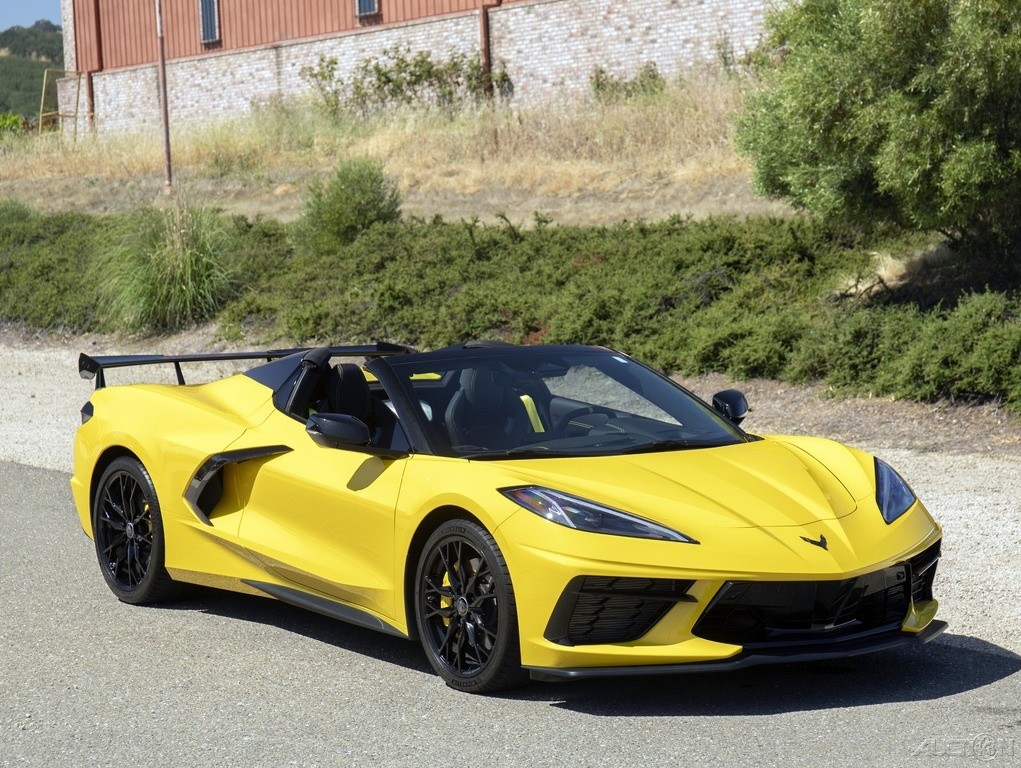 2025 Yellow Chevrolet Corvette Convertible 3LT | C8 Corvette Photo 7
