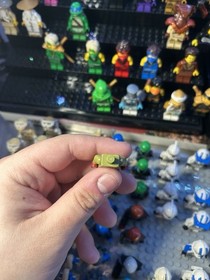 Lego 70708 70709 - Space Galaxy Squad Hive Crawler Mantizoid Minifig - 2013 Mint