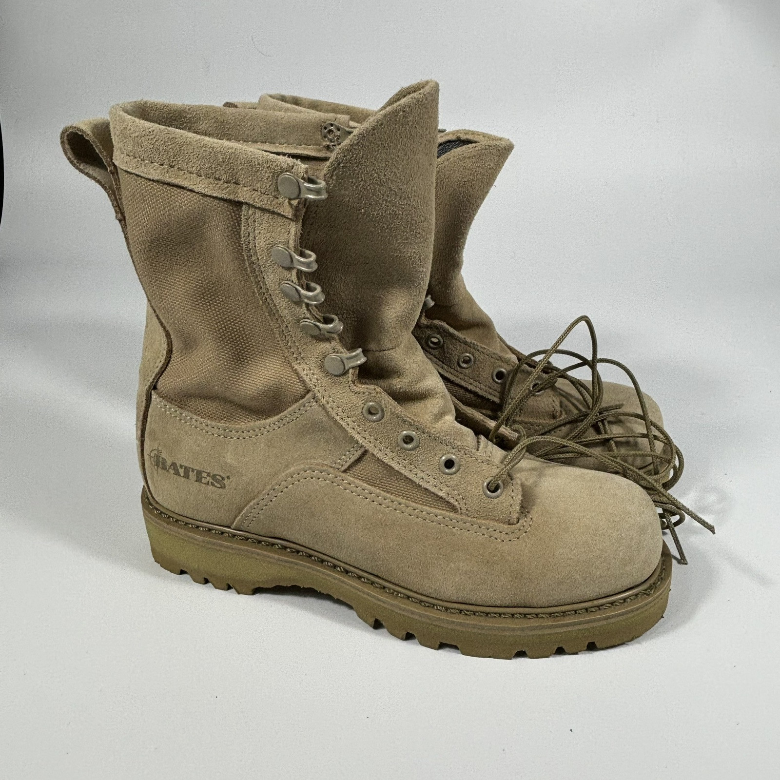Bates Size 6R Temperate Weather Combat Boots GORETEX Vibram U.S. Army Desert Tan