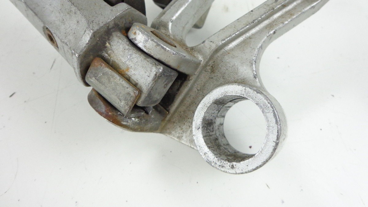 1985-87 Kawasaki ZX600A B ZX6 Ninja/85 86 Right Peg Bracket