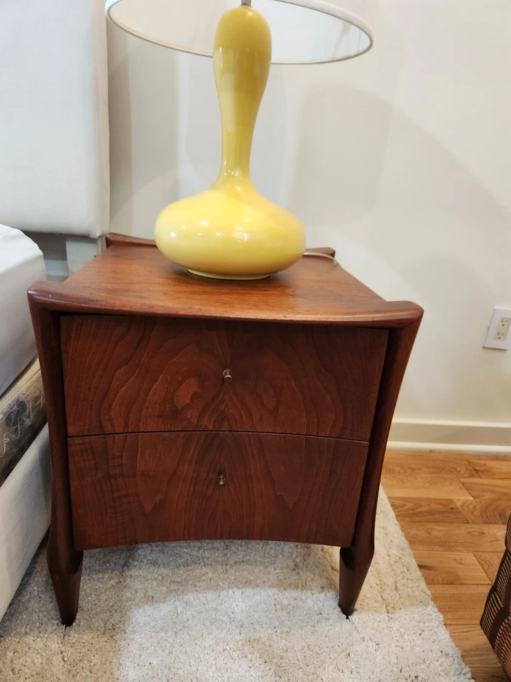 Hermoso juego de dormitorio moderno vintage de mediados de siglo Foto 3 de 4