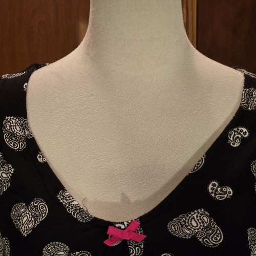 Ellen Tracy Heart Print Nightgown Black Pink White Knee Length Striped Hem sz M - Picture 4 of 10