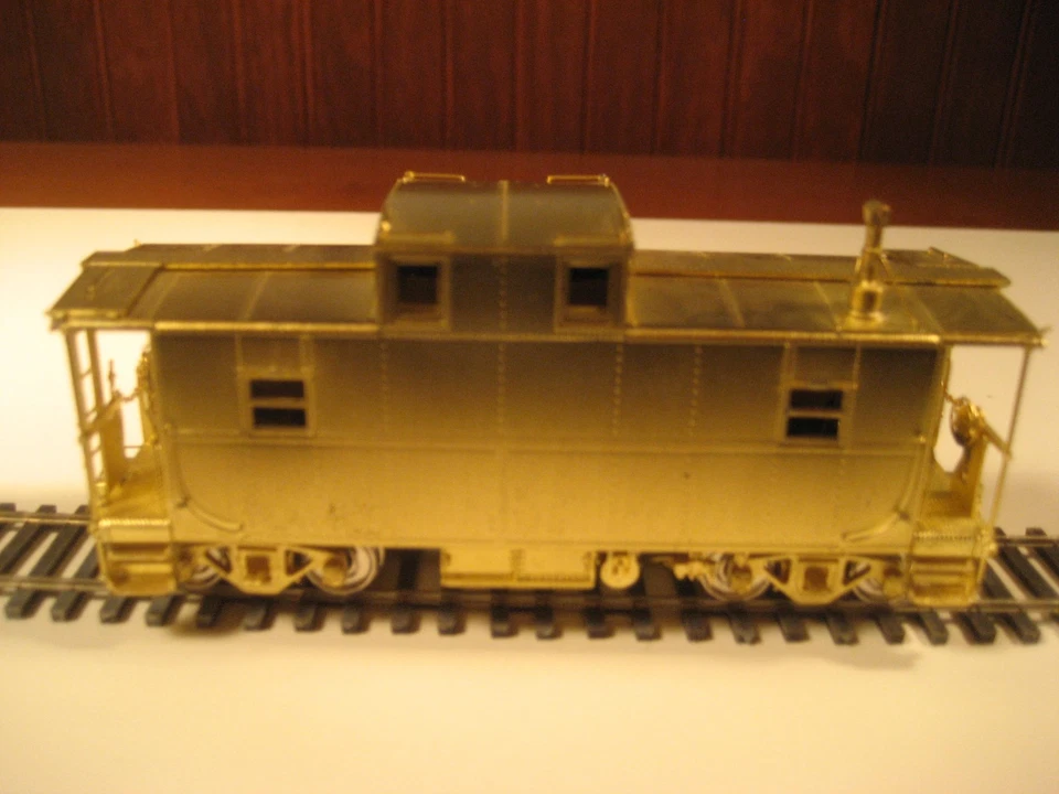 Overland Models HO Brass Norfolk & Western CH Steel Caboose #518406 - 518425 - Image 4 of 4
