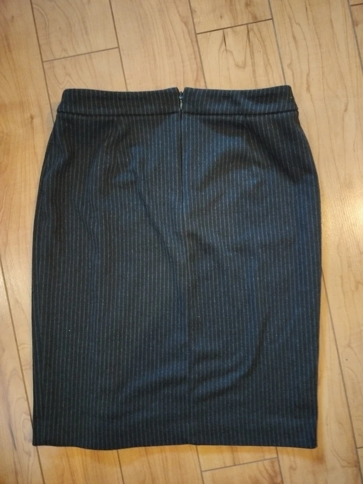 Falda a Rayas Negra Calvin Klein Talla 2 Largo 21 Pulgadas Foto 4 de 4