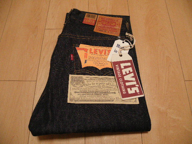 即決 [W32]美品 濃紺 Levi