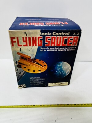 Flying Saucer Gig Plastic UFO Astronaut Vintage Rare!