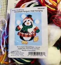 Design Works Penguin  Holiday Christmas Wall Hanging Craft Kit 1607 Sealed VTG