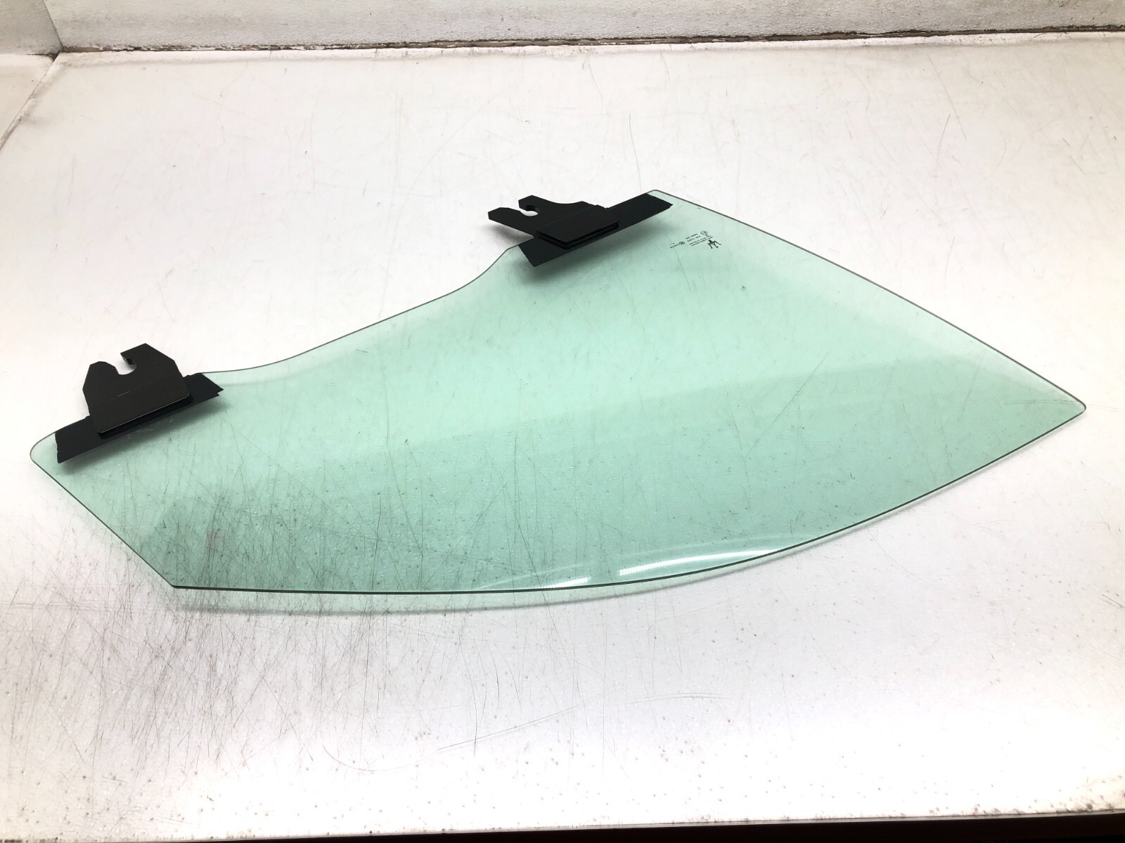 2017-2024 MASERATI LEVANTE RIGHT PASSENGER FRONT DOOR WINDOW GLASS OEM