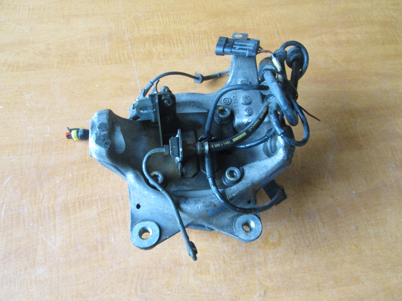Maserati Coupe - RH Front Hub - Knuckle / Spindle / Wheel Bearing  197754 