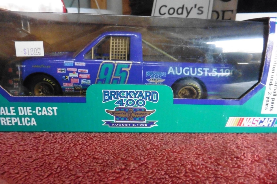 Camión Racing Champions Brickyard 400 1995 #95 escala 1:24 púrpura vintage Foto 2 de 4