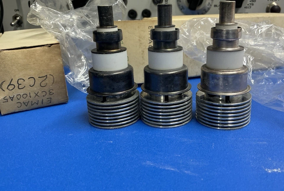 Lote de 3 Tubos Electrónicos Fuertes Eimac 3CX100A5 - 6220 - Etiqueta Roja - Buenos Tubos Foto 4 de 4