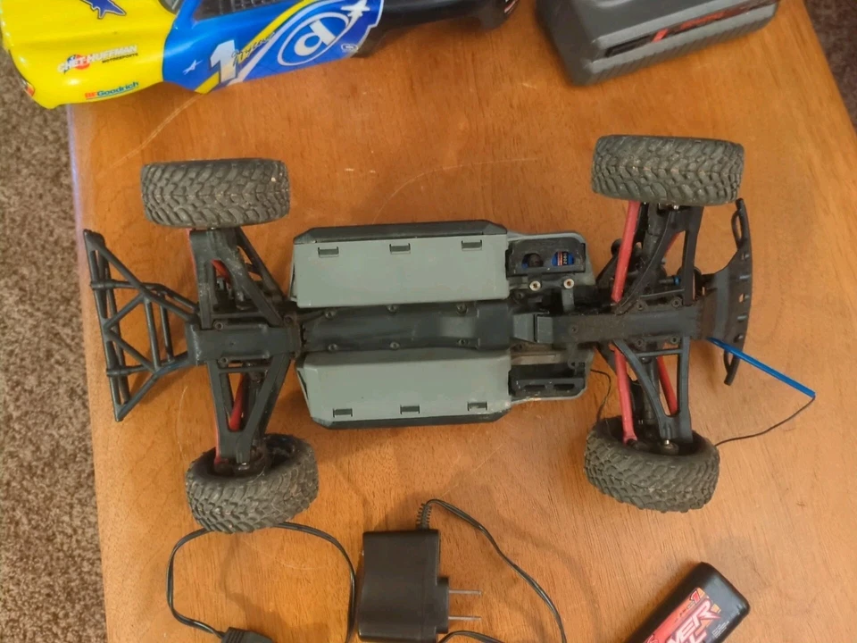 Traxxas SLASH 1/16th Scale 4x4 - Image 4 of 4