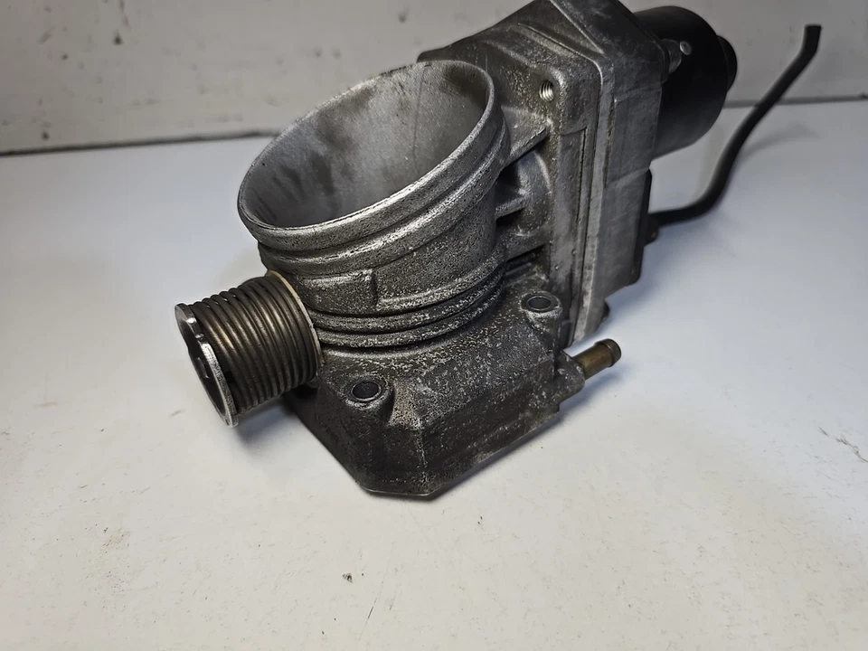 Corpo do acelerador Bosch 0205003001 BMW E31 850i/850Ci/850CSi E32 750i/750iL 1987-96 - Imagem 3 de 4