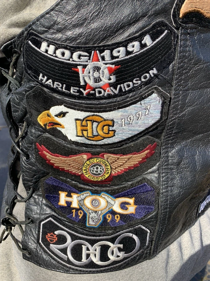 UNIK Black Leather Biker Vest 46 Harley Motorcycle Pins Patches Piqua,Ohio Club - Image 4 of 4