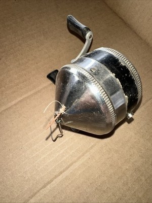 Vintage Zebco 33 Spinner Spin Cast Reel Single Rivot Foot Made in the US (st1029