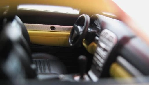 Modelos de EE. UU. Motor City 2000-2002 Ford Thunderbird 1:43 diecast #38 amarillo Foto 4 de 4