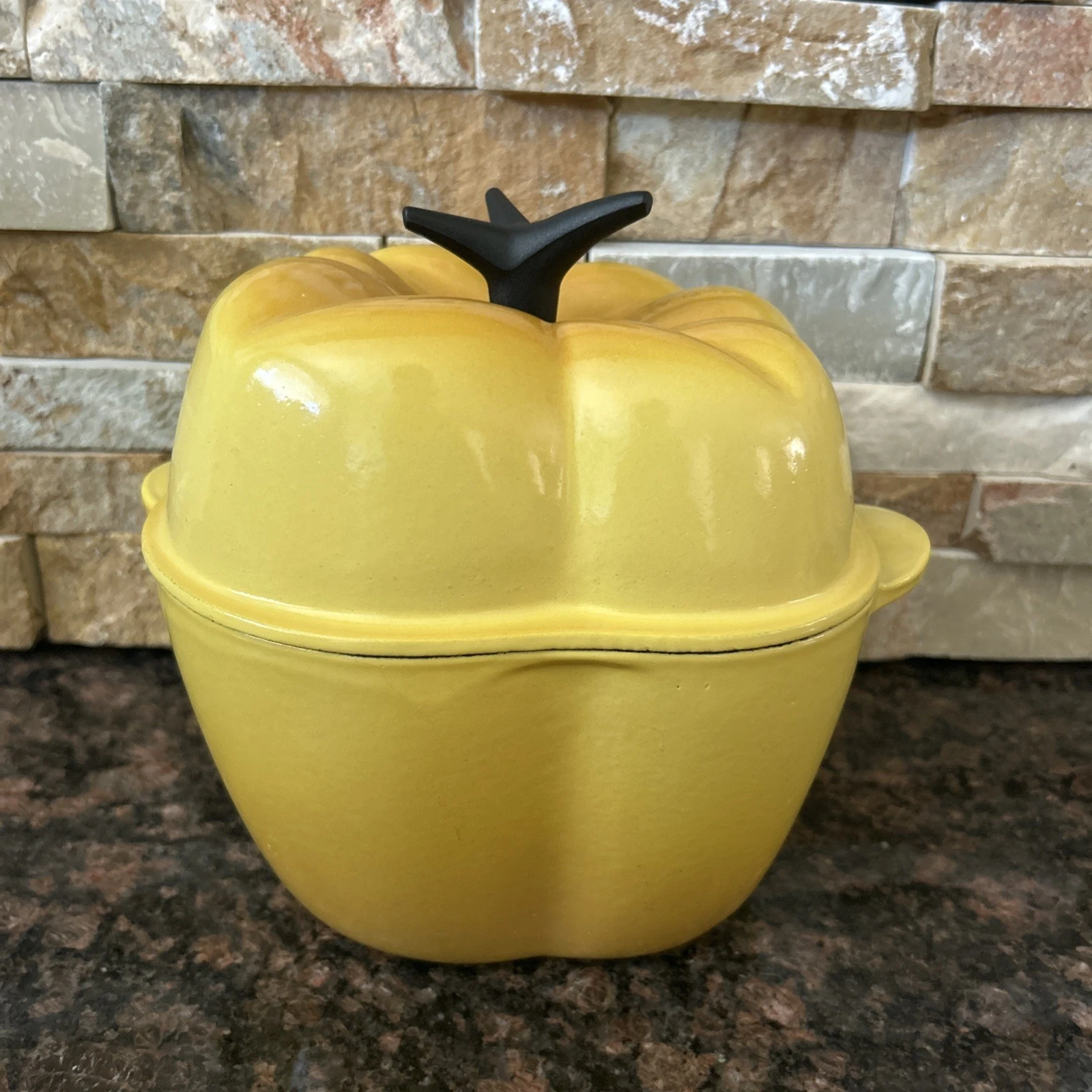 Le Creuset Cast Iron Yellow Ombre Bell Pepper Dutch Oven Marked US 2Qt