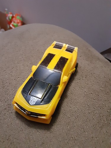 HASBRO Yellow Bumblebee Transformer Movie Camaro Car Robot - Picture 1 of 5